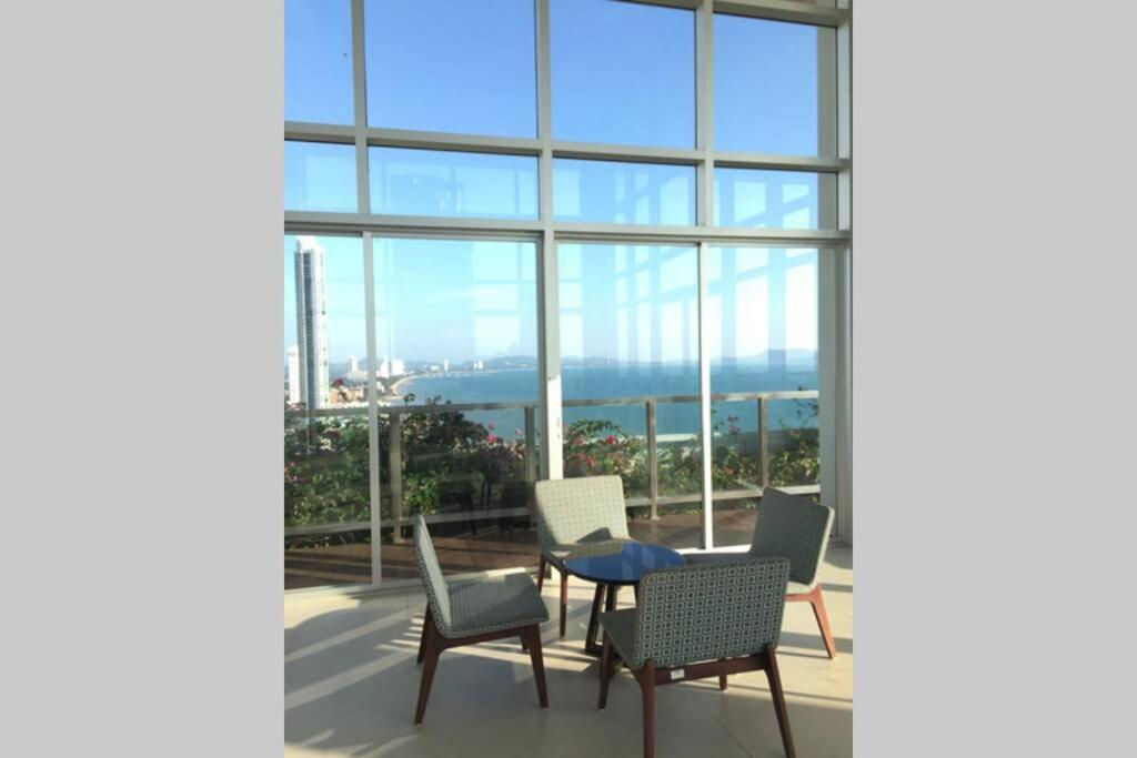 Stunning Seaview Suite Jomtien Beach Exterior foto